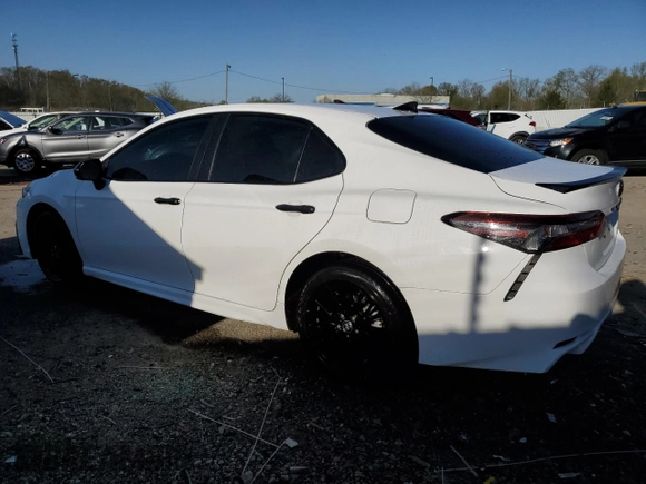 2022 Toyota Camry SE z VIN 4T1T11AK4NU063159, wystawiony jako Copart lot #53105395 z przebiegiem 43 679 mil mil oraz Szkoda całkowita • Salvage title. Historia ofert i sprzedaży dostępna na DreamBid. Obrazek 2.