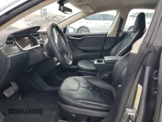 2013 Tesla Model S Performance с VIN 5YJSA1CP6DFP22018, выставлен на аукционе Copart как лот 55681235 с пробегом 86 813 миль миль и Списание • Salvage title. История ставок и продаж доступна на DreamBid. Изображение 7.