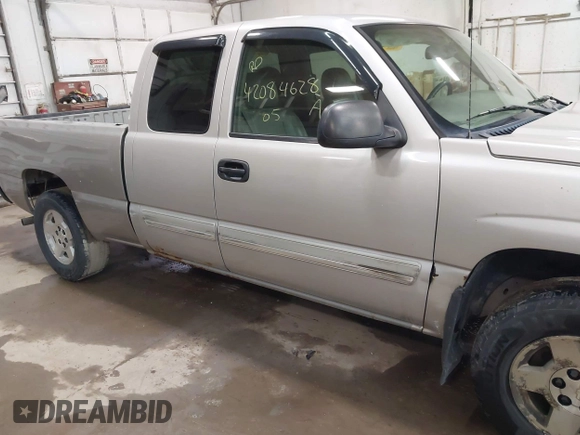 2005 Chevrolet Silverado 1500 Z71 with VIN 1GCEK19Z55Z148705, listed as a IAAI auction lot 42084628 with 217,172 mi miles. Bid and sale history available at carsss.com. Image 17.