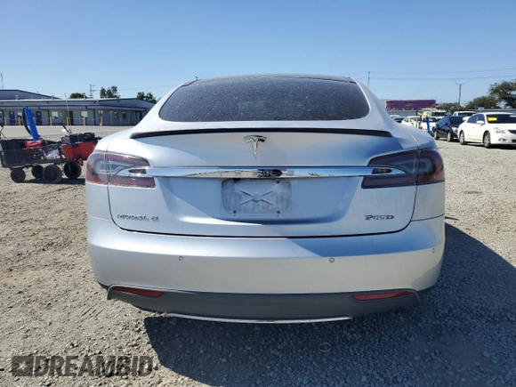 2016 Tesla Model S 90D z VIN 5YJSA1E4XGF115997, wystawiony jako Copart lot #60933525 z przebiegiem Nie podano mil oraz Szkoda całkowita • Salvage title. Historia ofert i sprzedaży dostępna na DreamBid. Obrazek 6.
