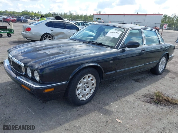 2000 Jaguar XJ with VIN SAJDA14C1YLF04600, listed as a IAAI auction lot 41496106 with 105,000 mi miles. Bid and sale history available at carsss.com. Image 2.