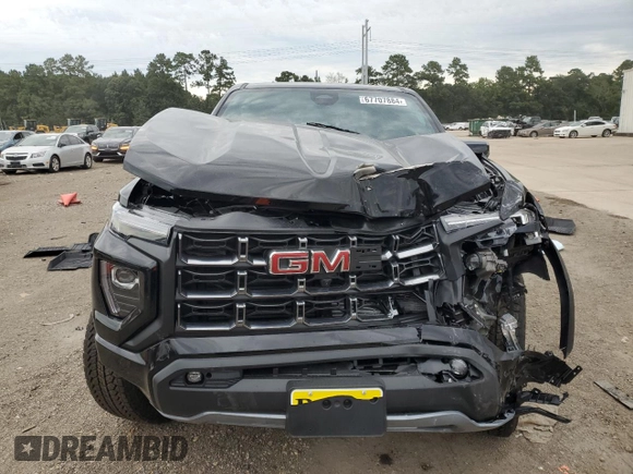 2024 GMC Canyon 4WD AT4 with VIN 1GTP6DEK3R1219220, listed as a Copart auction lot 68636524 with 401 mi miles and Salvage Title. Bid and sale history available at carsss.com. Image 5.