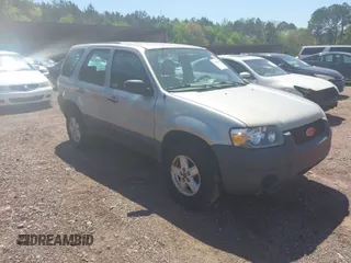 2005 Ford Escape XLS Value with VIN 1FMYU02Z25KB13278, listed as a IAAI auction lot 41981861 with 173,733 mi miles. Bid and sale history available at carsss.com. Image 1.