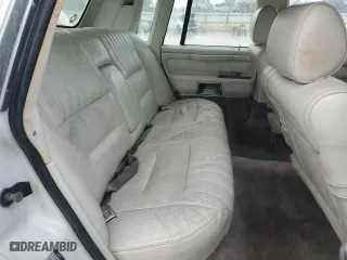 1988 Lincoln Town Car with VIN 1LNBM81F1JY795671, listed as a Copart auction lot 85590444 with 450,418 mi miles and Clean Title. Bid and sale history available at carsss.com. Image 10.