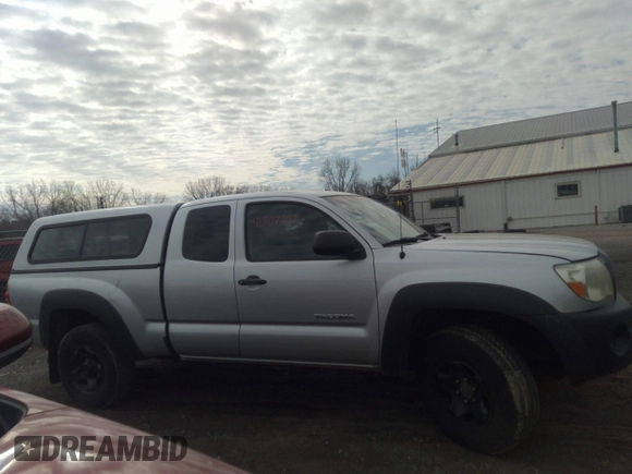 2008 Toyota Tacoma with VIN 5TEUU42N08Z469915, listed as a IAAI auction lot 41807203 with 177,699 mi miles and . Bid and sale history available at DreamBid. Image 13.