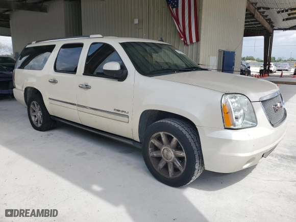 2013 GMC Yukon XL Denali with VIN 1GKS2MEF0DR338964, listed as a Copart auction lot 52231605 with 181,400 mi miles and Clean Title. Bid and sale history available at carsss.com. Image 4.