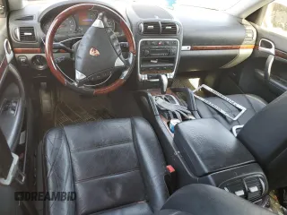 2005 Porsche Cayenne z VIN WP1AA29P65LA23655, wystawiony jako Copart lot #55174175 z przebiegiem 153 837 mil mil oraz Szkoda całkowita • Salvage title. Historia ofert i sprzedaży dostępna na DreamBid. Obrazek 8.