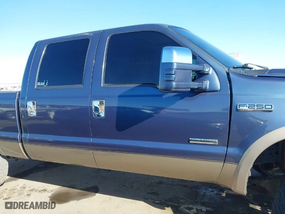 2005 Ford Super Duty F-250 XL with VIN 1FTSW21P45EC38751, listed as a IAAI auction lot 41333037 with 215,025 mi miles. Bid and sale history available at carsss.com. Image 14.