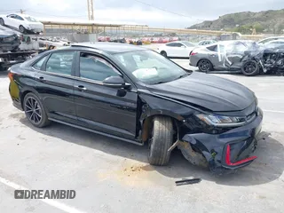 2025 Volkswagen Jetta GLI Autobahn z VIN 3VW2T7BU9SM003551, wystawiony jako IAAI lot #41808269 z przebiegiem 4038 mil mil oraz . Historia ofert i sprzedaży dostępna na DreamBid. Obrazek 1.
