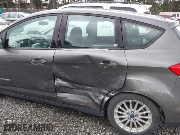 2013 Ford C-Max SE z VIN 1FADP5AU7DL511937, wystawiony jako IAAI lot #41909936 z przebiegiem 165 061 mil mil oraz . Historia ofert i sprzedaży dostępna na DreamBid. Obrazek 6.