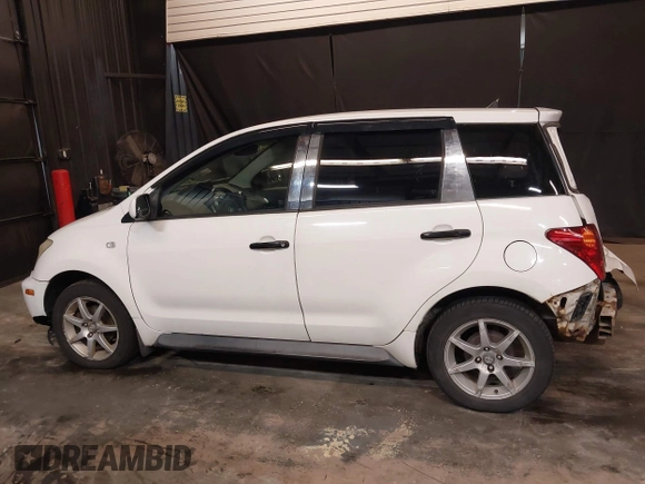 2005 Scion xA z VIN JTKKT624650079130, wystawiony jako IAAI lot #42084860 z przebiegiem 181 378 mil mil oraz . Historia ofert i sprzedaży dostępna na DreamBid. Obrazek 15.