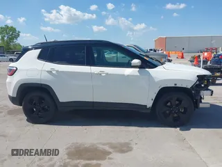 2018 Jeep Compass Latitude with VIN 3C4NJCBB4JT487596, listed as a IAAI auction lot 42073962 with 110,153 mi miles and . Bid and sale history available at DreamBid. Image 14.
