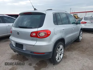 2011 Volkswagen Tiguan SEL с VIN WVGBV7AX9BW558990, выставлен на аукционе IAAI как лот 42657661 с пробегом Не указан миль и . История ставок и продаж доступна на DreamBid. Изображение 4.
