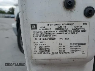 2003 GMC Sierra 1500HD SLE z VIN 1GTGK13U03F166999, wystawiony jako Copart lot #52696595 z przebiegiem 241 886 mil mil oraz Szkoda całkowita • Salvage title. Historia ofert i sprzedaży dostępna na DreamBid. Obrazek 13.