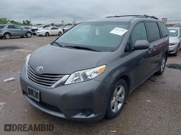 2015 Toyota Sienna LE AAS z VIN 5TDKK3DCXFS612396, wystawiony jako IAAI lot #42172932 z przebiegiem 90 440 mil mil oraz . Historia ofert i sprzedaży dostępna na DreamBid. Obrazek 18.