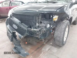 2007 Ford Escape Limited with VIN 1FMYU94187KA50511, listed as a IAAI auction lot 41460784 with 161,946 mi miles. Bid and sale history available at carsss.com. Image 6.