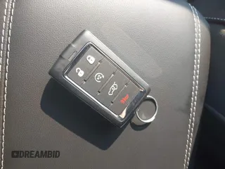 2024 Jeep Grand Cherokee Laredo z VIN 1C4RJHAG0RC235461, wystawiony jako IAAI lot #40354033 z przebiegiem 589 mil mil oraz . Historia ofert i sprzedaży dostępna na DreamBid. Obrazek 11.