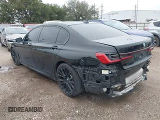 2021 BMW 7 Series 740i z VIN WBA7T2C06MCE57381, wystawiony jako IAAI lot #41620500 z przebiegiem 58 326 mil mil oraz . Historia ofert i sprzedaży dostępna na DreamBid. Obrazek 3.