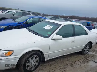 1999 Toyota Camry LE z VIN 4T1BF28K4XU931902, wystawiony jako IAAI lot #41707824 z przebiegiem 171 224 mil mil oraz . Historia ofert i sprzedaży dostępna na DreamBid. Obrazek 14.
