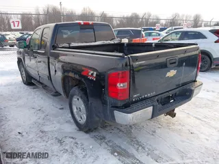 2010 Chevrolet Silverado 1500 LT with VIN 1GCSKSE33AZ121362, listed as a IAAI auction lot 41554626 with 232,076 mi miles. Bid and sale history available at carsss.com. Image 3.