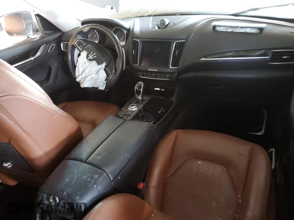 2017 Maserati Levante S z VIN ZN661YUA2HX242914, wystawiony jako Copart lot #44312295 z przebiegiem Nie podano mil oraz Szkoda całkowita • Salvage title. Historia ofert i sprzedaży dostępna na DreamBid. Obrazek 8.