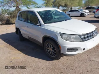 2017 Volkswagen Tiguan S z VIN WVGAV7AX5HK045344, wystawiony jako IAAI lot #42320843 z przebiegiem 121 392 mil mil oraz . Historia ofert i sprzedaży dostępna na DreamBid. Obrazek 1.