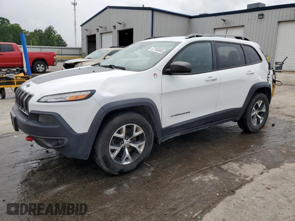 2017 Jeep Cherokee Trailhawk z VIN 1C4PJMBS3HW569628, wystawiony jako Copart lot #57105855 z przebiegiem 127 637 mil mil oraz Szkoda całkowita • Salvage title. Historia ofert i sprzedaży dostępna na DreamBid. Obrazek 1.
