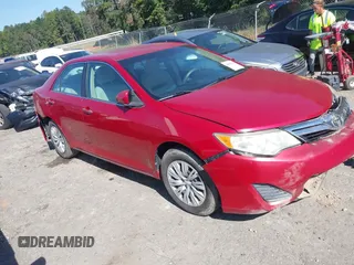 2012 Toyota Camry L z VIN 4T1BF1FK2CU526595, wystawiony jako IAAI lot #40590368 z przebiegiem 110 856 mil mil oraz . Historia ofert i sprzedaży dostępna na DreamBid. Obrazek 1.