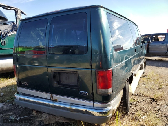 2000 Ford Econoline Wagon XL with VIN 1FMRE11L9YHB19715, listed as a Copart auction lot 69192734 with 237,129 mi miles and Salvage Title. Bid and sale history available at carsss.com. Image 3.