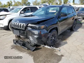 2020 Jeep Cherokee Latitude with VIN 1C4PJMCB9LD637613, listed as a Copart auction lot 69567574 with 81,009 mi miles and Salvage Title. Bid and sale history available at carsss.com. Image 1.