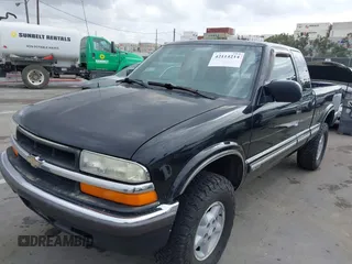 2001 Chevrolet S-10 LS with VIN 1GCDT19W51K140881, listed as a IAAI auction lot 42114214 with 347,913 mi miles and . Bid and sale history available at DreamBid. Image 6.