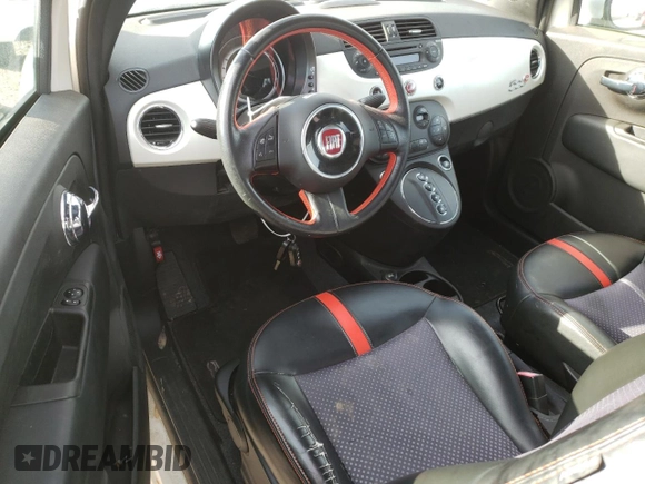 2014 FIAT 500e z VIN 3C3CFFGE5ET172801, wystawiony jako Copart lot #49651775 z przebiegiem 42 758 mil mil oraz Czysty tytuł • Clean title. Historia ofert i sprzedaży dostępna na DreamBid. Obrazek 8.