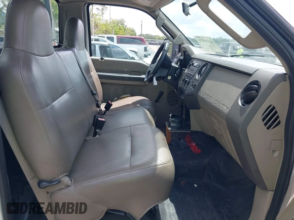 2008 Ford F-250 z VIN 1FDNF20588EA26822, wystawiony jako IAAI lot #42096970 z przebiegiem 301 665 mil mil oraz . Historia ofert i sprzedaży dostępna na DreamBid. Obrazek 5.