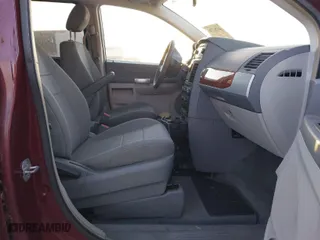 2008 Chrysler Town & Country Touring with VIN 2A8HR54P98R655720, listed as a IAAI auction lot 41267762 with 194,192 mi miles. Bid and sale history available at carsss.com. Image 5.