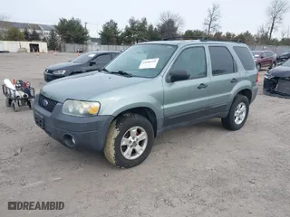 2007 Ford Escape XLT with VIN 1FMYU931X7KA51242, listed as a IAAI auction lot 41606245 with 1 mi miles. Bid and sale history available at carsss.com. Image 2.