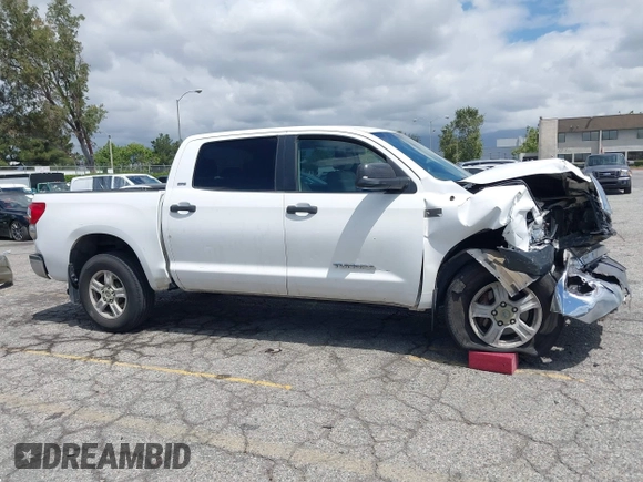2008 Toyota Tundra z VIN 5TFEV54128X049128, wystawiony jako IAAI lot #42249292 z przebiegiem 313 233 mil mil oraz . Historia ofert i sprzedaży dostępna na DreamBid. Obrazek 13.