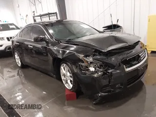 2013 Nissan Maxima SV z VIN 1N4AA5AP6DC822094, wystawiony jako IAAI lot #41559566 z przebiegiem 219 475 mil mil oraz . Historia ofert i sprzedaży dostępna na DreamBid. Obrazek 1.