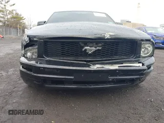 2008 Ford Mustang Deluxe with VIN 1ZVHT80N885204464, listed as a IAAI auction lot 42038519 with 200,912 mi miles. Bid and sale history available at carsss.com. Image 6.
