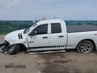 2016 Ram 1500 Express z VIN 1C6RR7FT2GS147174, wystawiony jako IAAI lot #42019690 z przebiegiem 53 330 mil mil oraz . Historia ofert i sprzedaży dostępna na DreamBid. Obrazek 6.