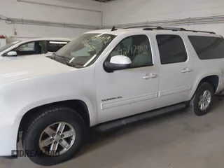2013 GMC Yukon XL SLT with VIN 1GKS2KE70DR273126, listed as a IAAI auction lot 42147902 with 233,032 mi miles. Bid and sale history available at carsss.com. Image 6.