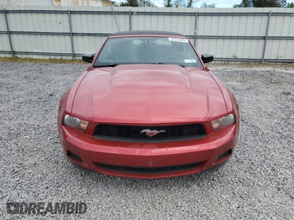 2010 Ford Mustang V6 z VIN 1ZVBP8EN2A5166903, wystawiony jako Copart lot #57533405 z przebiegiem 136 544 mil mil oraz Czysty tytuł • Clean title. Historia ofert i sprzedaży dostępna na DreamBid. Obrazek 5.