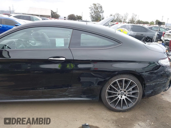 2018 Mercedes-Benz C 300 z VIN WDDWJ4JB8JF735845, wystawiony jako IAAI lot #42064145 z przebiegiem 61 523 mil mil oraz . Historia ofert i sprzedaży dostępna na DreamBid. Obrazek 6.