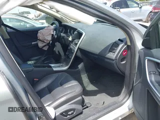 2011 Volvo XC60 3.2L с VIN YV4940DZ6B2185745, выставлен на аукционе IAAI как лот 42257898 с пробегом 145 035 миль миль и . История ставок и продаж доступна на DreamBid. Изображение 5.