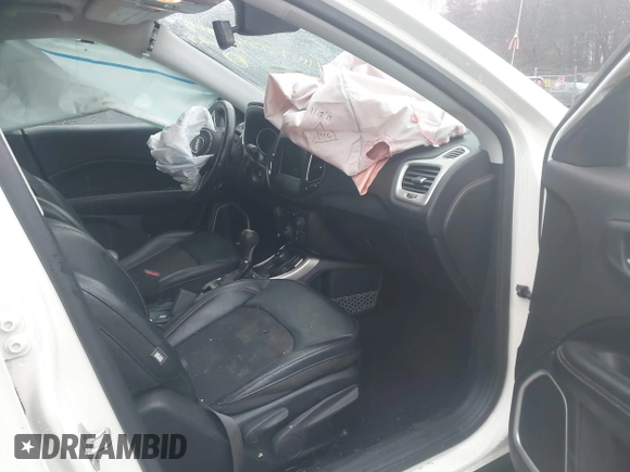 2019 Jeep Compass Latitude with VIN 3C4NJDBB6KT847829, listed as a IAAI auction lot 41476956 with 58,423 mi miles. Bid and sale history available at carsss.com. Image 5.