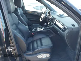2024 Porsche Macan with VIN WP1AA2A53RLB05066, listed as a IAAI auction lot 41643304 with Not Provided miles and . Bid and sale history available at DreamBid. Image 5.