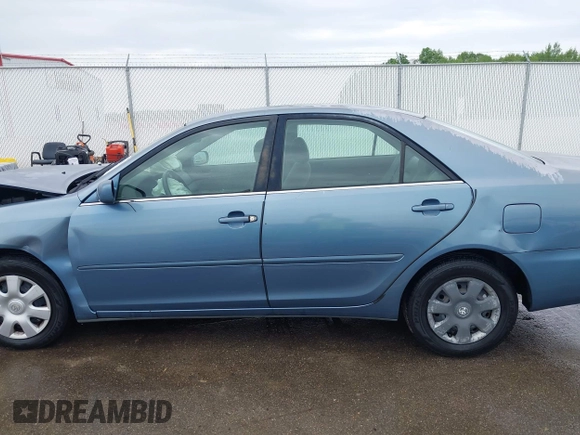 2002 Toyota Camry LE z VIN 4T1BE32KX2U617732, wystawiony jako IAAI lot #42208913 z przebiegiem Nie podano mil oraz . Historia ofert i sprzedaży dostępna na DreamBid. Obrazek 14.