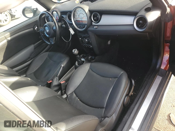 2012 MINI Convertible z VIN WMWZN3C57CT265368, wystawiony jako Copart lot #87100414 z przebiegiem 124 102 mil mil oraz Szkoda całkowita • Salvage title. Historia ofert i sprzedaży dostępna na DreamBid. Obrazek 8.