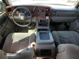2003 Chevrolet Tahoe LT z VIN 1GNEK13ZX3J230442, wystawiony jako Copart lot #70568424 z przebiegiem 189 349 mil mil oraz Czysty tytuł • Clean title. Historia ofert i sprzedaży dostępna na DreamBid. Obrazek 8.