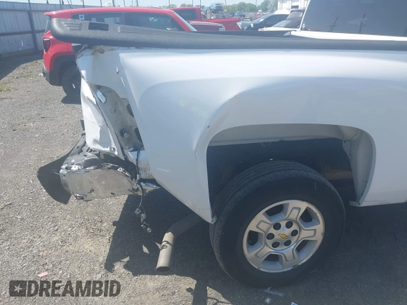 2009 Chevrolet Silverado 1500 LT with VIN 3GCEC23039G118833, listed as a IAAI auction lot 42018681 with 212,044 mi miles. Bid and sale history available at carsss.com. Image 18.
