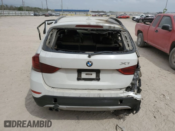 2015 BMW X1 xDrive28i z VIN WBAVL1C5XFVY32741, wystawiony jako Copart lot #70323344 z przebiegiem Nie podano mil oraz Szkoda całkowita • Salvage title. Historia ofert i sprzedaży dostępna na DreamBid. Obrazek 6.